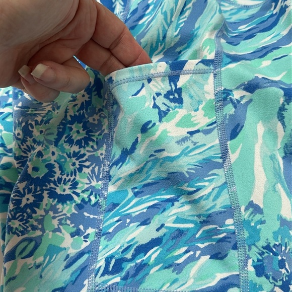 Lilly Pulitzer Lucretia Weekender Crop Leggings UPF 50 + Medium - Picture 6 of 8